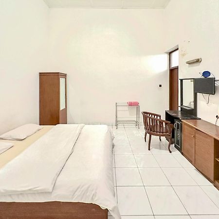 Hotel Dewi Sri Redpartner Джокякарта Екстериор снимка