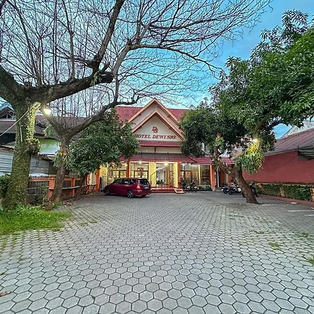 Hotel Dewi Sri Redpartner Джокякарта Екстериор снимка