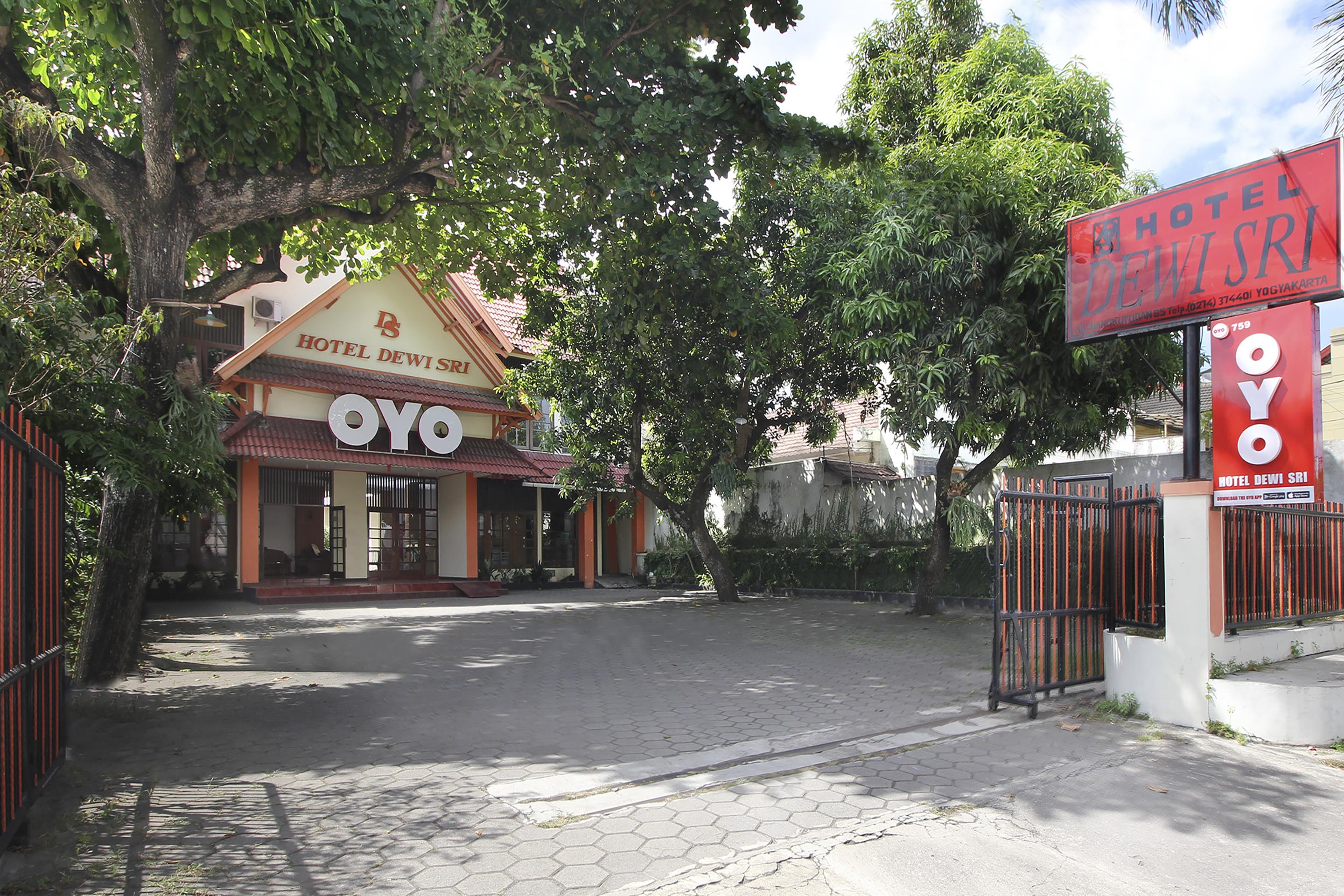 Hotel Dewi Sri Redpartner Джокякарта Екстериор снимка