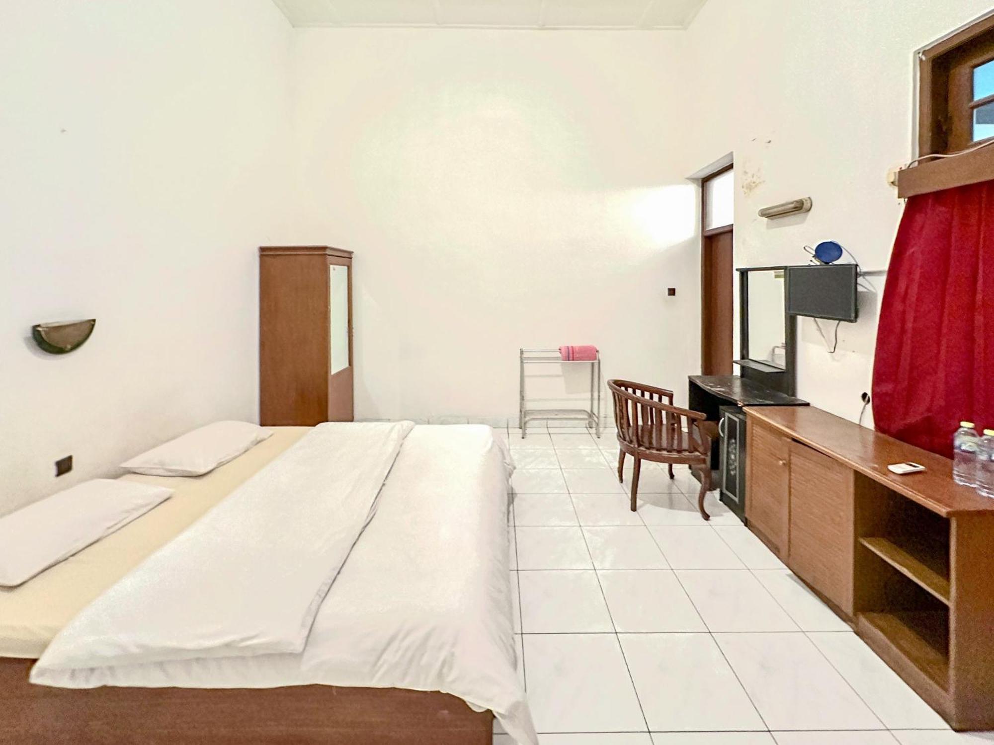 Hotel Dewi Sri Redpartner Джокякарта Екстериор снимка