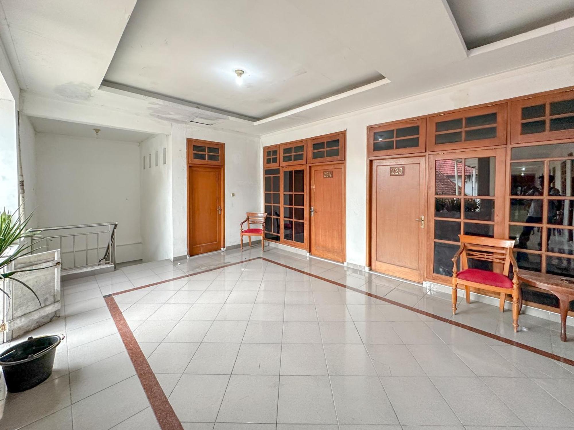 Hotel Dewi Sri Redpartner Джокякарта Екстериор снимка